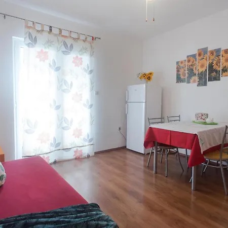 Appartement 1 Bedroom In Suhi Potok, Jesenice (Split-Dalmatia)
